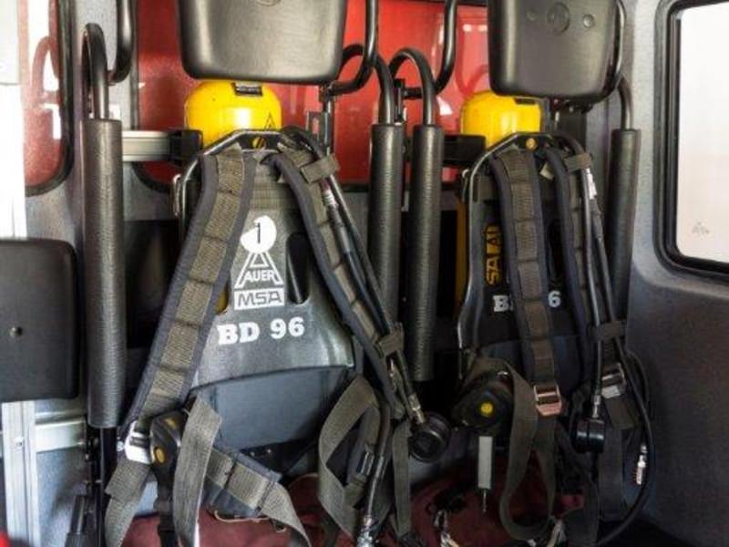 HENSEL Fahrzeugbau - PA-Sitzgestelle & Beleuchtung nachrüsten - Niederdorf, Kunde: Niederdorf