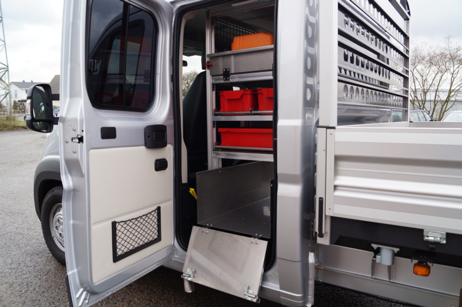 HENSEL Fahrzeugbau - Ausbau Mannschaftsraum - Väth Recycling, Kunde: Recycling Väth