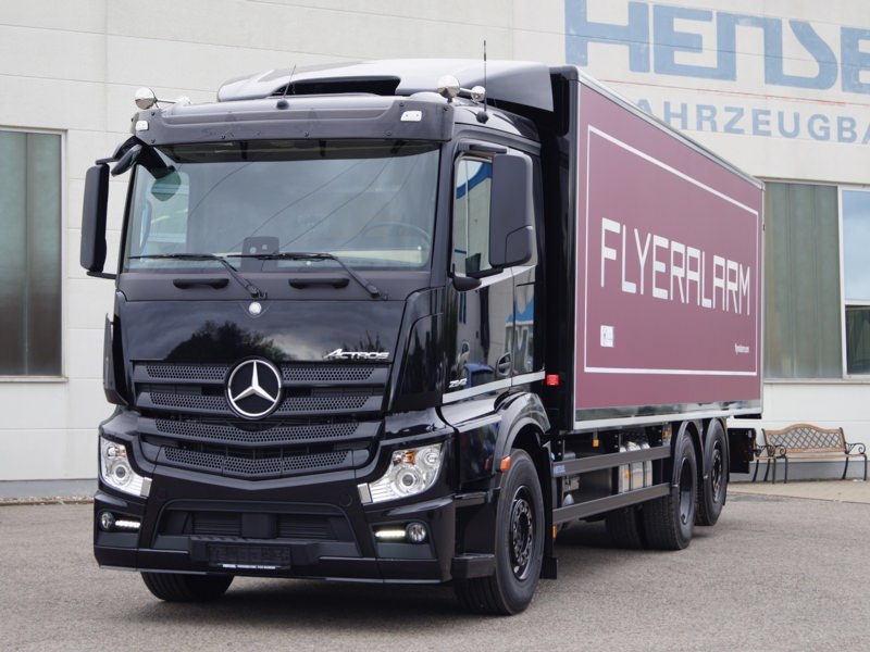 Kofferaufbau - Druckhaus Mainfr. (Flyeralarm), Würzburg, Ort/Kunde: Druckhaus Mainfranken GmbH, Fahrzeug: MB Actros 2542L / 6x2 / RS 5200 / L-Fahrerhaus, Typ: Kofferaufbau - HENSEL Fahrzeugbau - Auslieferung Kundenfahrzeug