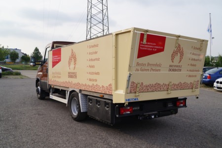 Umsetzen Pritschenaufbau - Brennholzhandel Dorbath von HENSEL Fahrzeugbau