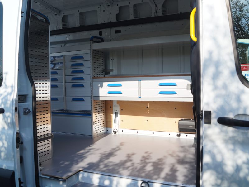 HENSEL Fahrzeugbau - Sortimo- Ausbau montieren - Mainfranken Netze, Würzburg, Kunde: Mainfranken Netze GmbH