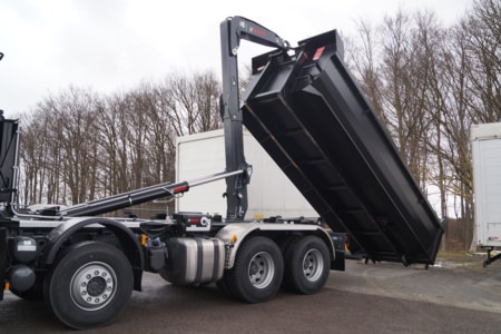 Nachrüstung Warnbalken & Arbeitsscheinwerfer- Väth Recycling, Detailansicht