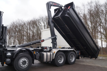 Nachrüstung Warnbalken & Arbeitsscheinwerfer- Väth Recycling, Detailansicht