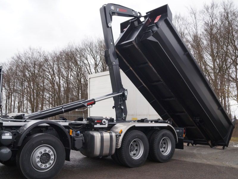 HENSEL Fahrzeugbau - Nachrüstung Warnbalken & Arbeitsscheinwerfer- Väth Recycling, Kunde: Recycling Väth