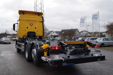 Einbau Hebebühne - Mainkurier von HENSEL Fahrzeugbau