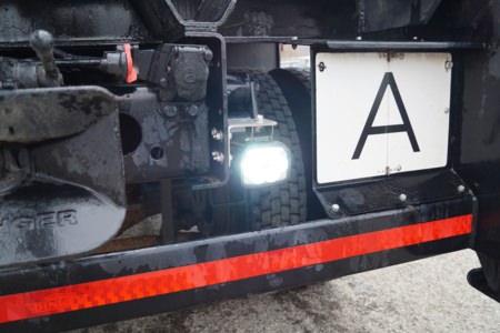 Nachrüstung Sondersignalanlage & Arbeitsscheinwerfer - Väth Recycling, Detailansicht