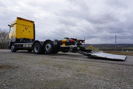 Nachrüstung Ladebordwand - Mainkurier GmbH, Ort/Kunde: Mainkurier GmbH, Fahrzeug: MB Actros, Typ: Pritschenaufbau - HENSEL Fahrzeugbau - Auslieferung Kundenfahrzeug