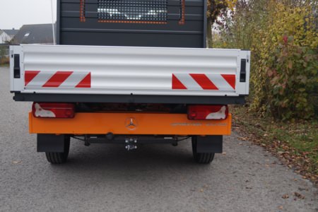 HENSEL Fahrzeugbau - Beklebung Warnmarkierung - Daimler Nürnberg, Kunde: Daimler AG - Niederlassung Nürnberg