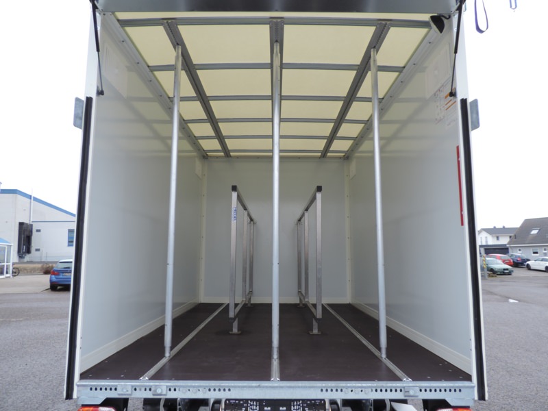 Einbau einer Ladungssicherung, Ort/Kunde: Spindler, Fahrzeug: VW Crafter 35, Typ: Kofferaufbau - HENSEL Fahrzeugbau - Auslieferung Kundenfahrzeug
