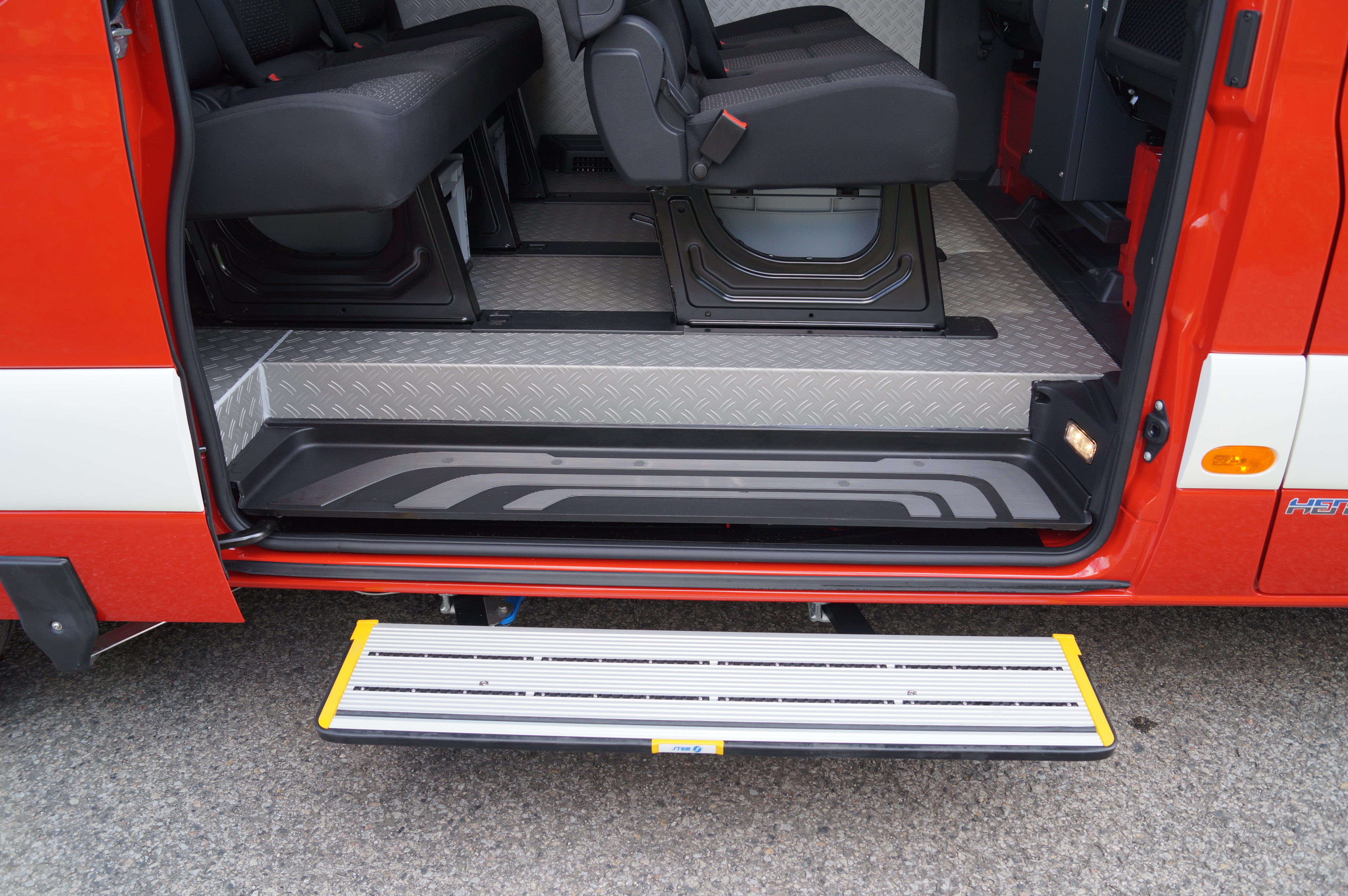 HENSEL Fahrzeugbau - 2x MTW - Stadt Obertshausen, Kunde: Magistrat der Stadt Obertshausen