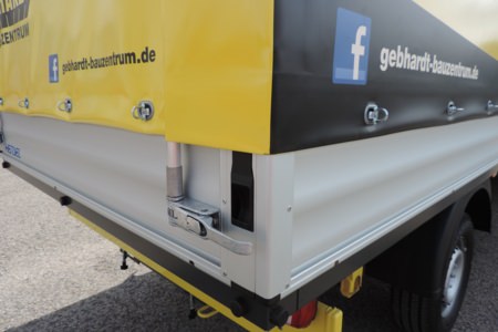Planengestell mit Dachspoiler - Autohaus Hettinger, Marktheidenfeld, Detailansicht