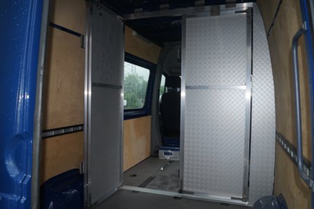 HENSEL Fahrzeugbau - Einbau Trennwand MB Sprinter, Kunde: SECOND-DENTAL