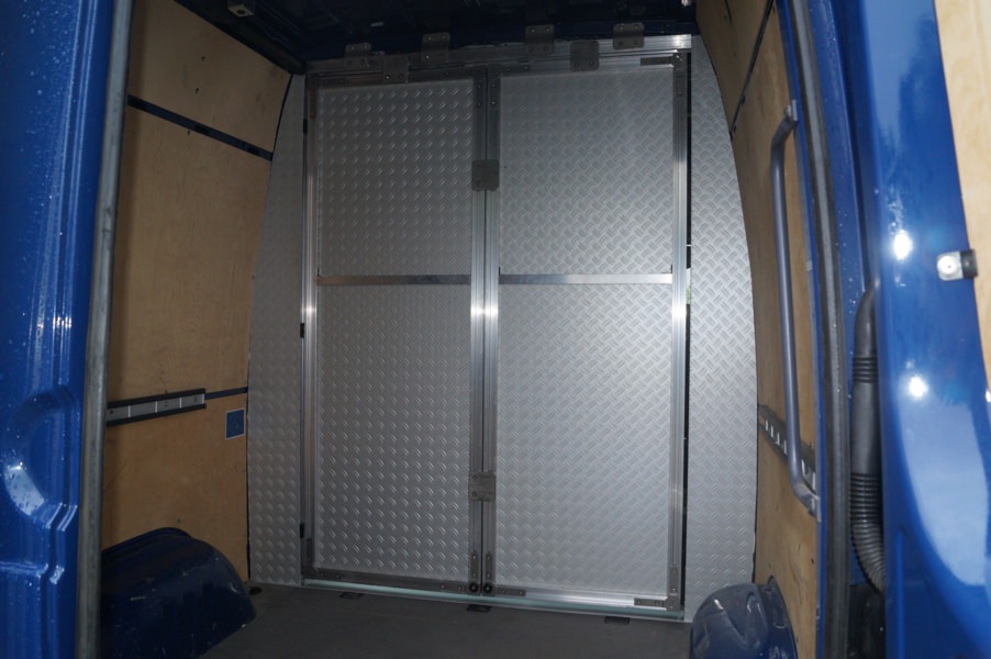 HENSEL Fahrzeugbau - Einbau Trennwand MB Sprinter, Kunde: SECOND-DENTAL