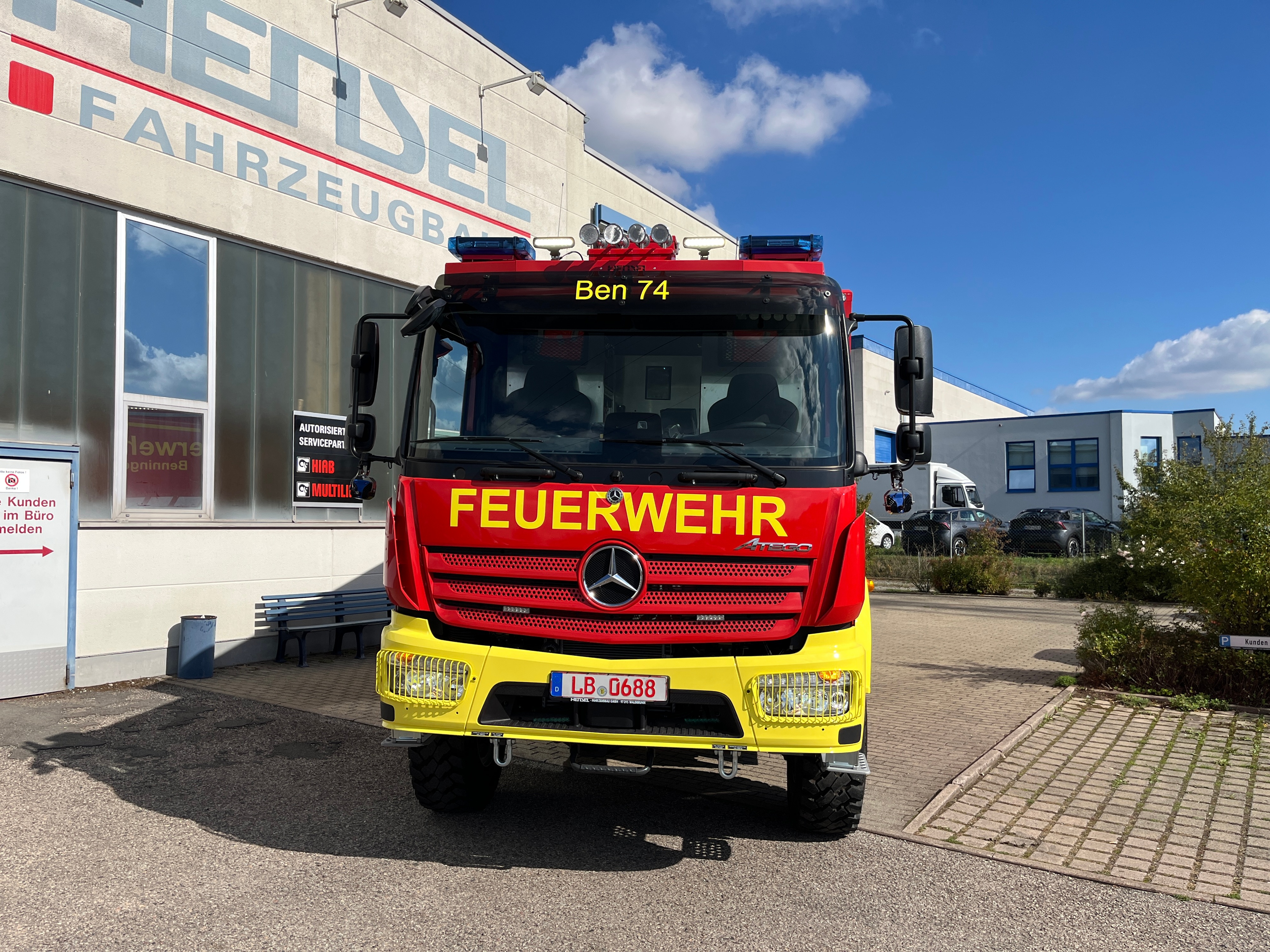 HENSEL Fahrzeugbau Auslieferungsfoto