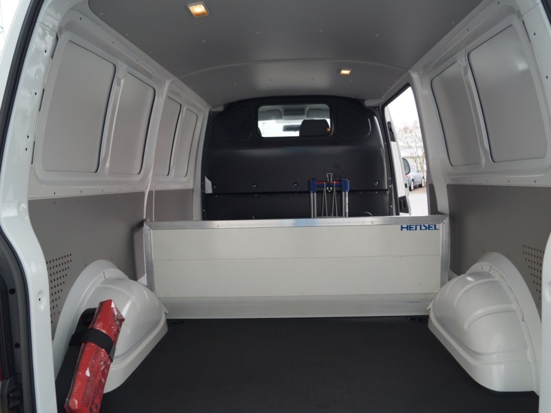 HENSEL Fahrzeugbau - Trennwand - Klinikum Ver- u. Entsorgung, Kunde: Klinikum der Universität Würzburg