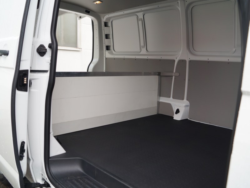 HENSEL Fahrzeugbau - Trennwand - Klinikum Ver- u. Entsorgung, Kunde: Klinikum der Universität Würzburg