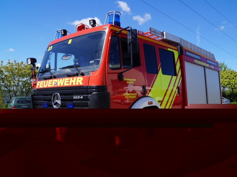 Lichtmast am Heck anbringen - Birkenfeld, Ort/Kunde: Birkenfeld, Fahrzeug: DB TLF Typ 1226 16/25, Typ: Reparatur - HENSEL Fahrzeugbau - Auslieferung Kundenfahrzeug