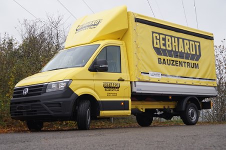 Aufbau Plane Spriegel und Frontspoiler Autohaus Hettinger GmbH, Ort/Kunde: Autohaus Hettinger GmbH, Fahrzeug: VW Crafter, Typ: Pritschenaufbau - HENSEL Fahrzeugbau - Auslieferung Kundenfahrzeug