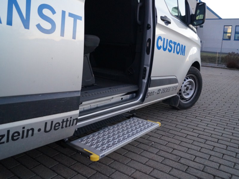 HENSEL Fahrzeugbau - Trittstufe - Schätzlein Uettingen, Kunde: Autohaus Schätzlein