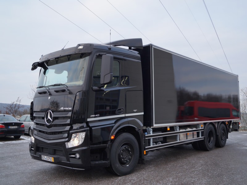 Kofferaufbau - Druckhaus Mainfranken Flyeralarm, Greußenheim, Ort/Kunde: Druckhaus Mainfranken GmbH, Fahrzeug: Actros 2540L, Typ: Kofferaufbau - HENSEL Fahrzeugbau - Auslieferung Kundenfahrzeug