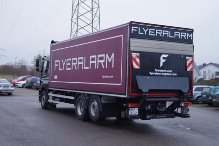 Beklebung LKW - Druckhaus Mainfr. (Flyeralarm), Würzburg von HENSEL Fahrzeugbau