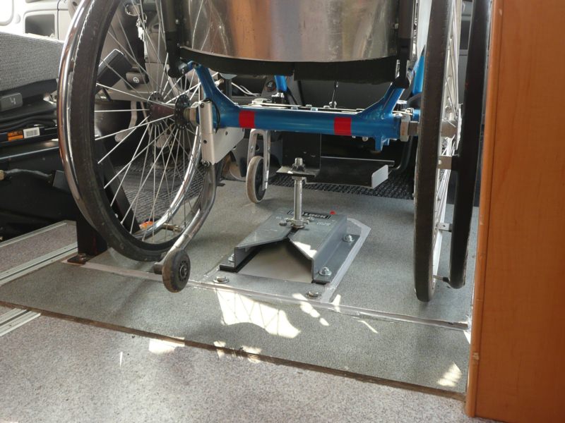 HENSEL Fahrzeugbau - Halterung Rollstuhl - Fam. Sterzl, Neubrunn, Kunde: Fam. Sterzl